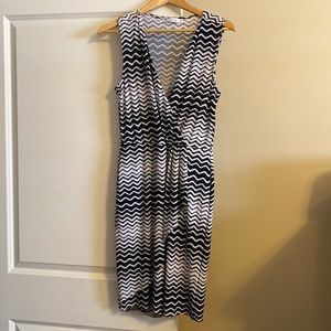 Reitmans size small black & white pattern dress
